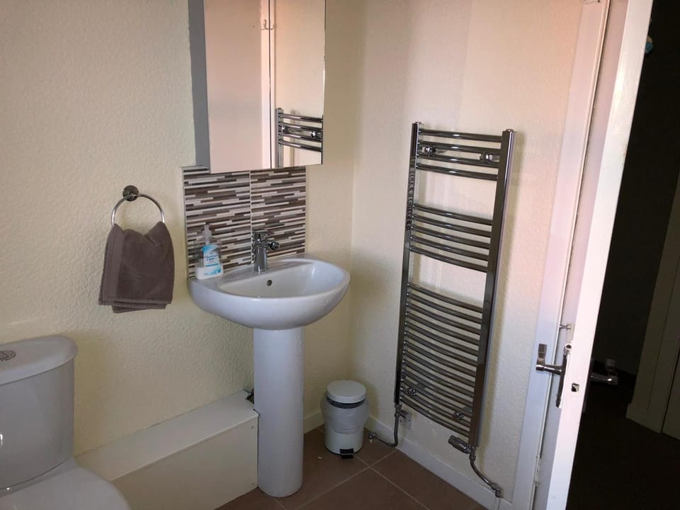 Petfriendly-beachfront-sunsetfacingsunporch-garden Cottage in Scotland