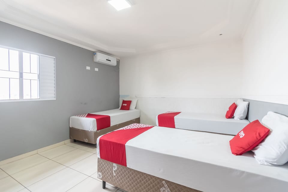 Triple Room, 3 Twin Beds | Desk, free WiFi, bed sheets