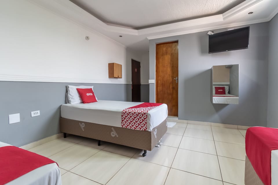 Triple Room, 3 Twin Beds | Desk, free WiFi, bed sheets