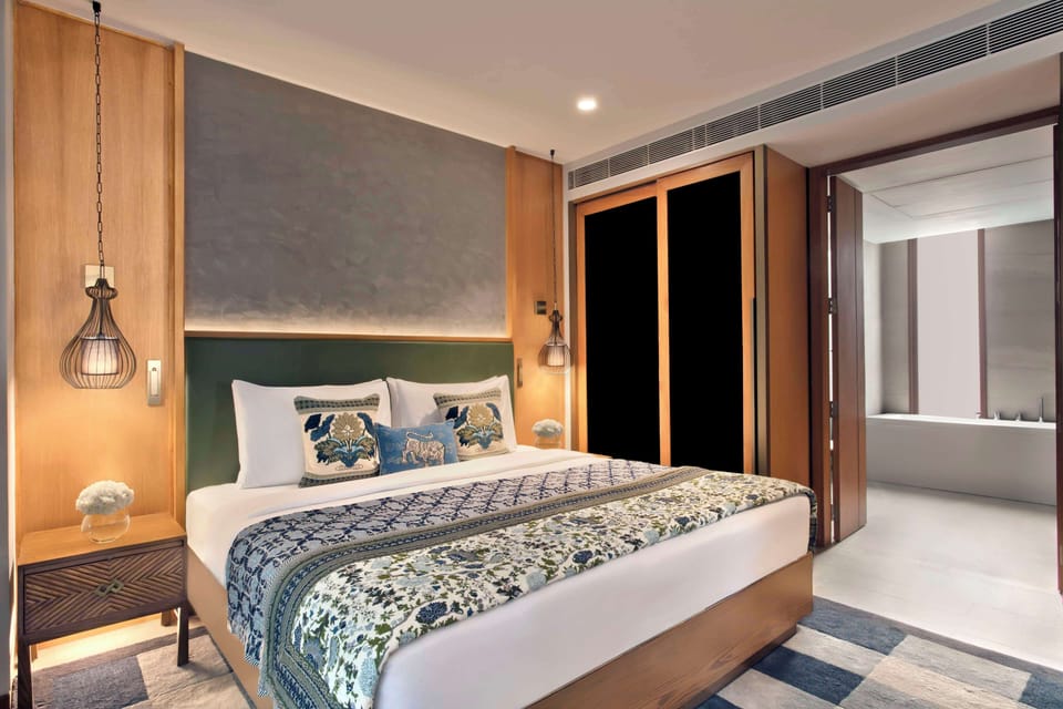 Premium bedding, in-room safe, desk, laptop workspace