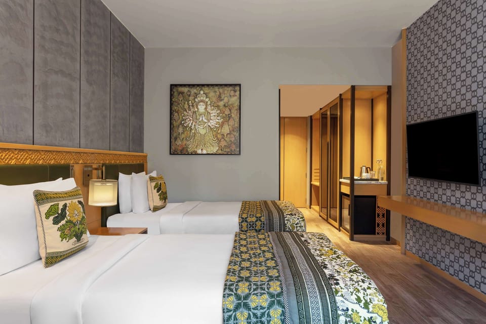 Premium bedding, in-room safe, desk, laptop workspace