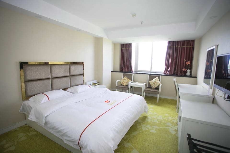 Deluxe Double Room | Desk, blackout drapes, WiFi (free)