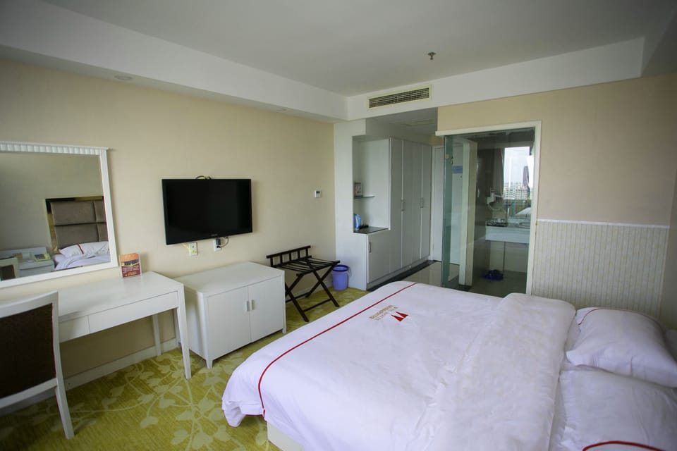 Deluxe Double Room | Desk, blackout drapes, WiFi (free)