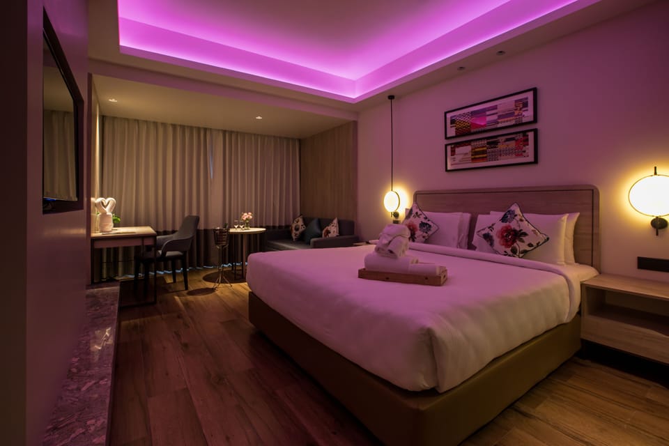Deluxe King (DLK) | In-room safe, laptop workspace, iron/ironing board, free WiFi