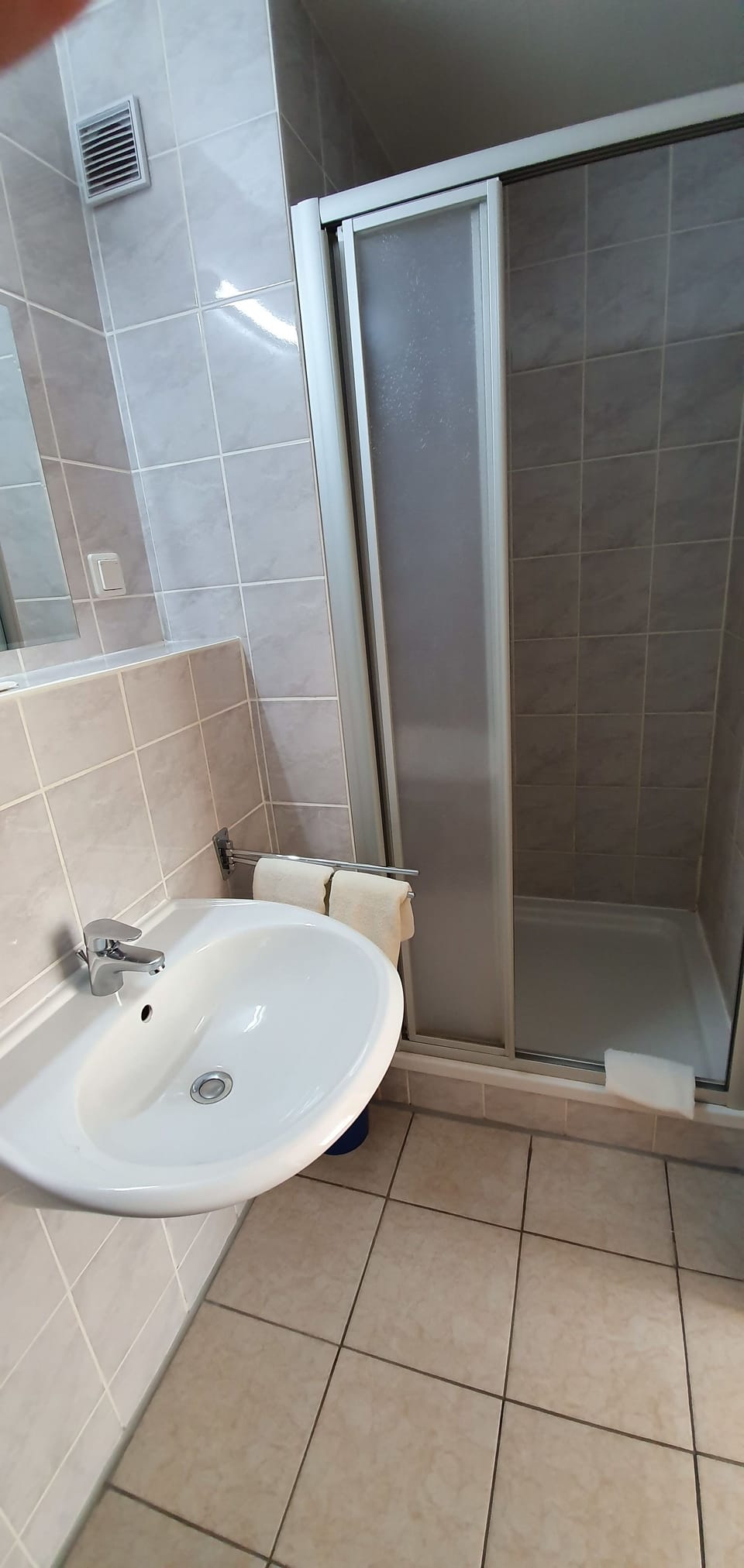 Double Room | Bathroom shower