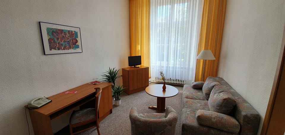 Double Room | Living area | 27-inch flat-screen TV with satellite channels, TV