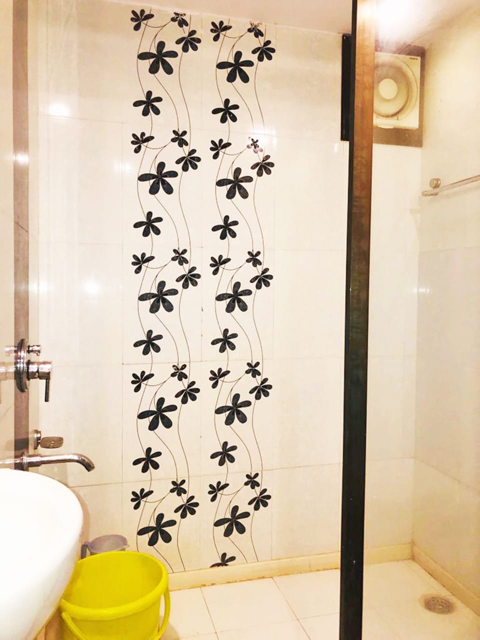 Superior Room | Bathroom | Shower, free toiletries, slippers
