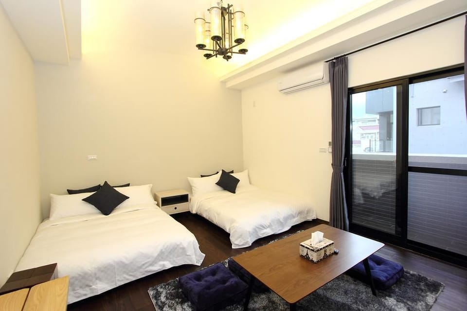 Traditional Quadruple Room | Individually decorated, individually furnished, blackout drapes