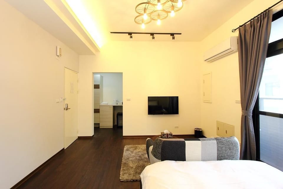 Standard Double Room | Bathroom | Shower, free toiletries, hair dryer, slippers