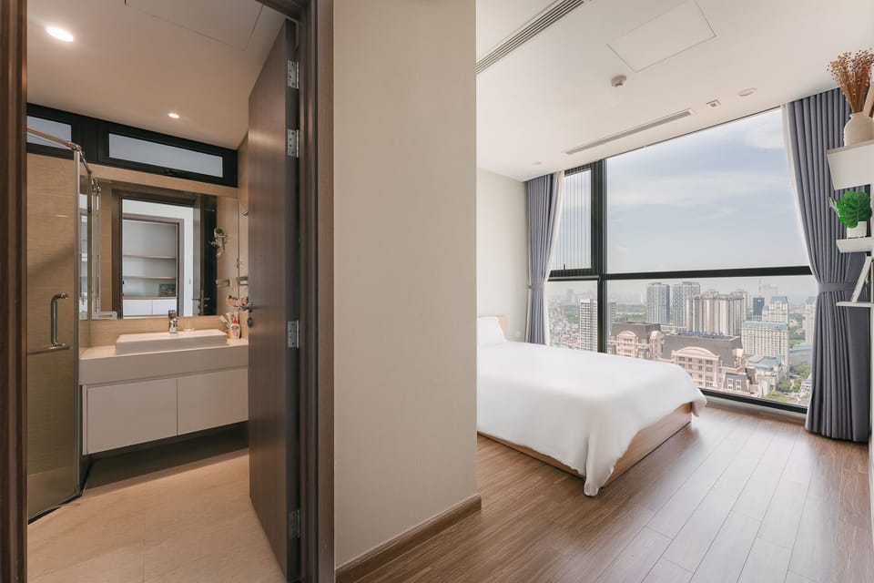 Superior Apartment | Individually decorated, individually furnished, desk, laptop workspace