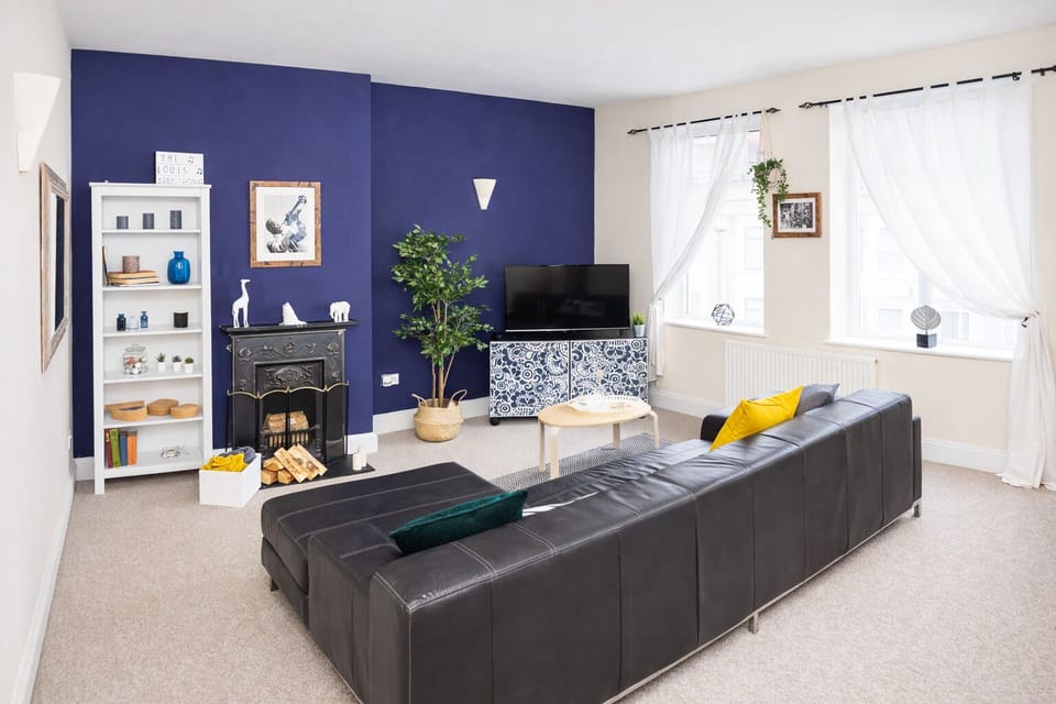 Three-Bedroom Apartment | Living area | 40-inch Smart TV with digital channels, Netflix, streaming services