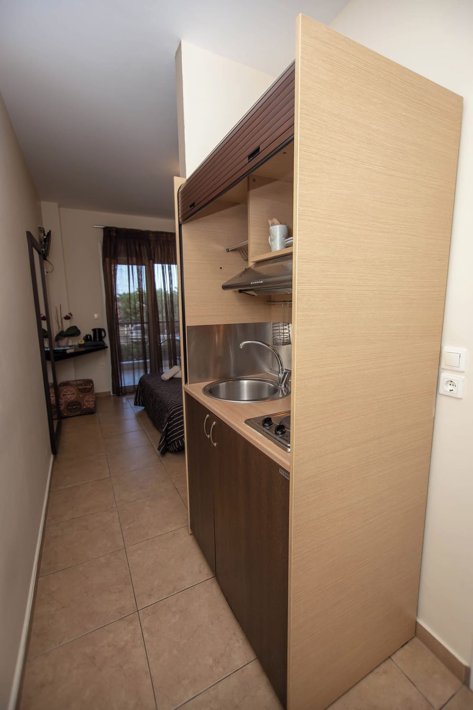 Standard Double Room | Private kitchen | Shared fridge, microwave, stovetop, cookware/dishes/utensils
