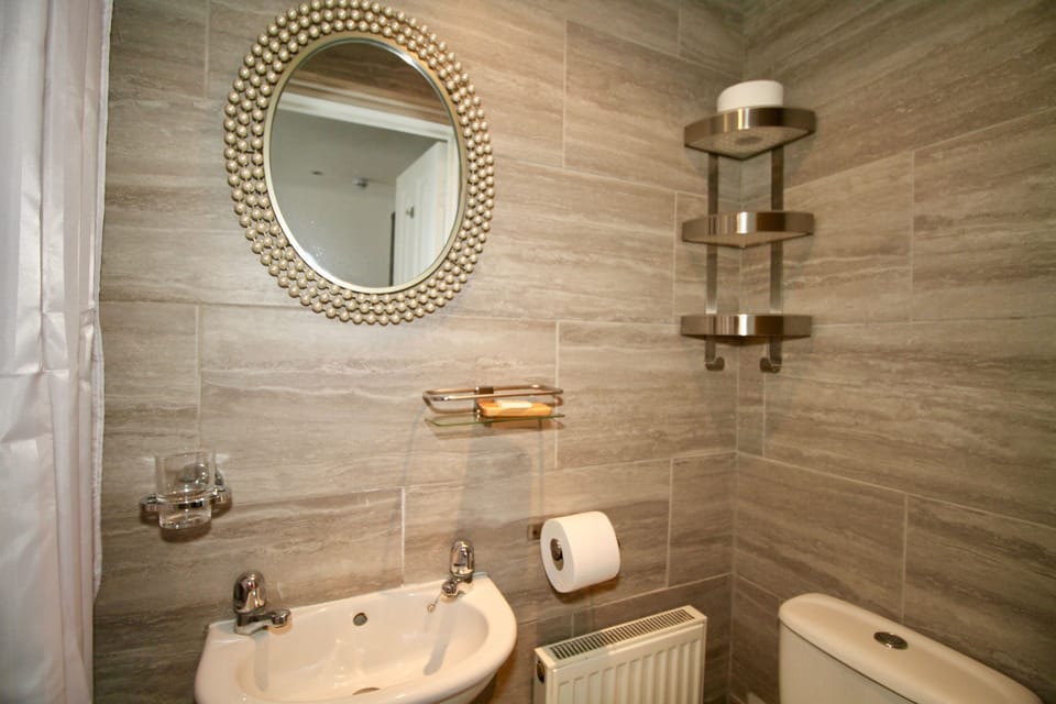 Chequers Inn Hotel in Rother District