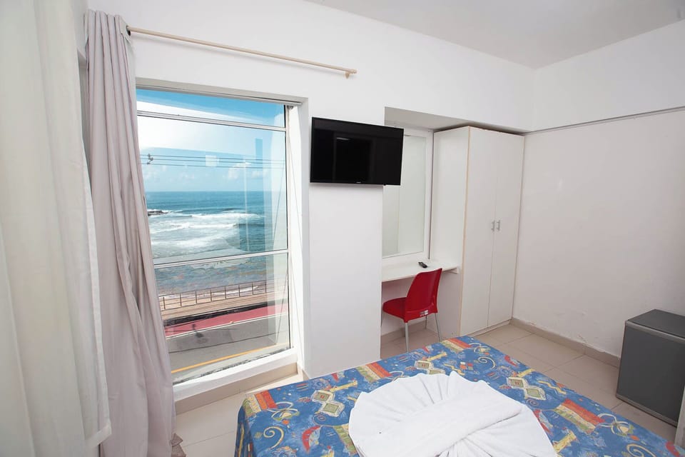 Minibar, free WiFi, bed sheets