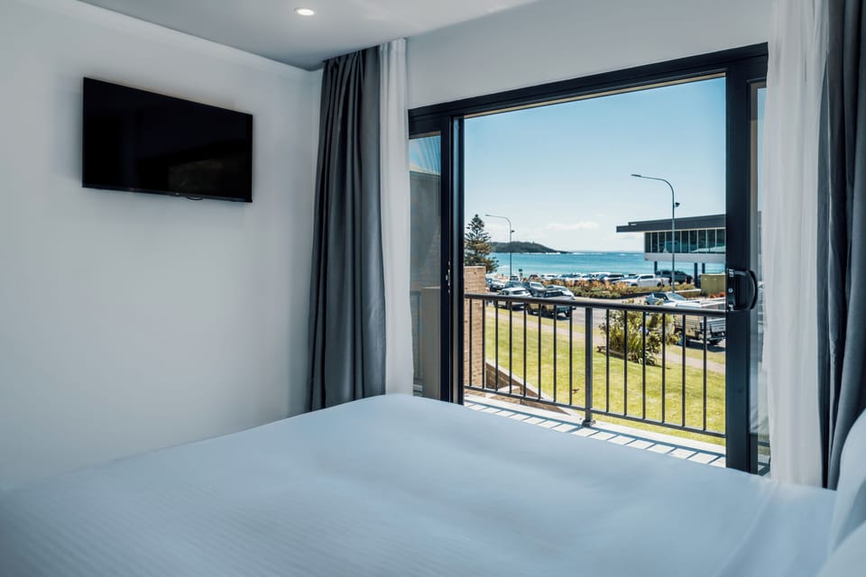 Serviced Apartment, 2 Bedrooms, Non Smoking, Kitchen | Iron/ironing board, WiFi (free), bed sheets