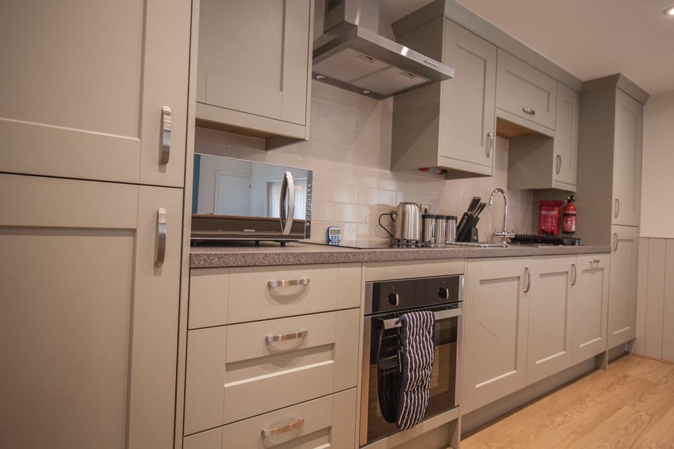 Fully fitted kitchen