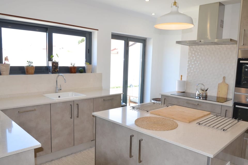 Kitchen with Integrated Washing Machine and Dishwasher