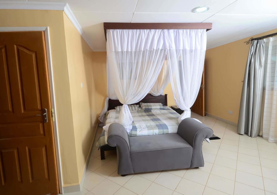 Double Room in Bungalow | Soundproofing, free WiFi, bed sheets