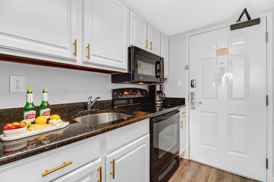 From sunrise breakfasts to sunset dinners, your kitchen is the heart of seaside living!