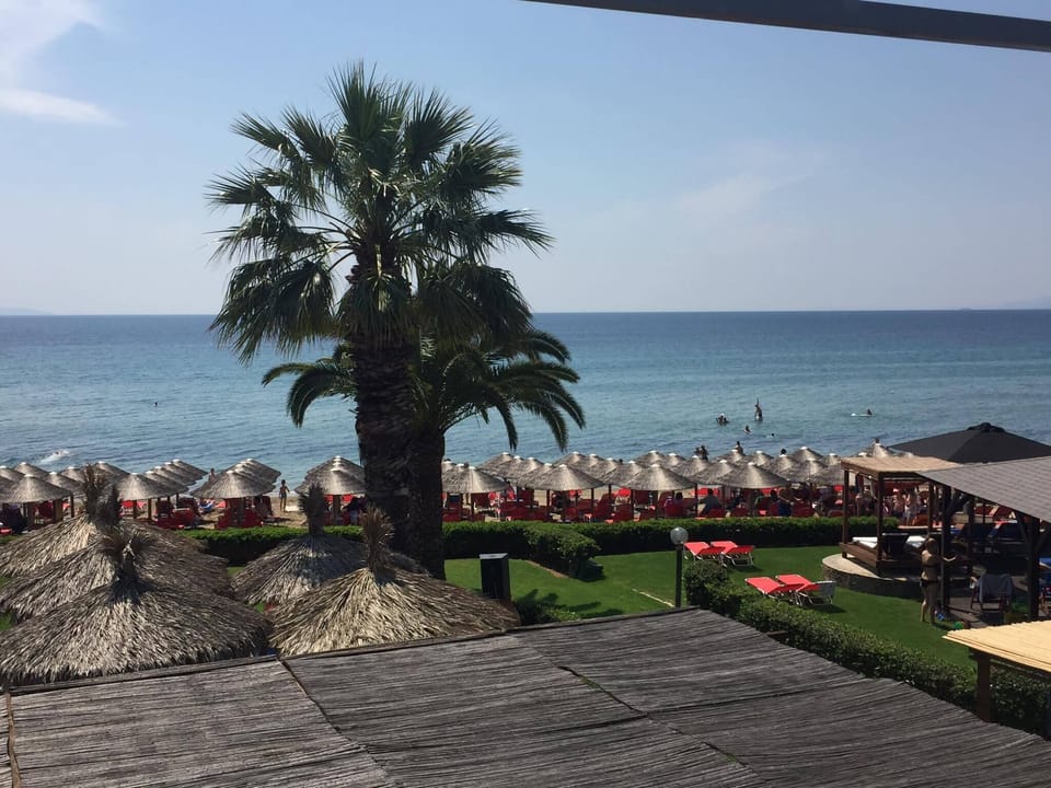 Karavi beach club