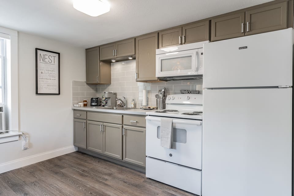 Full size kitchen.
