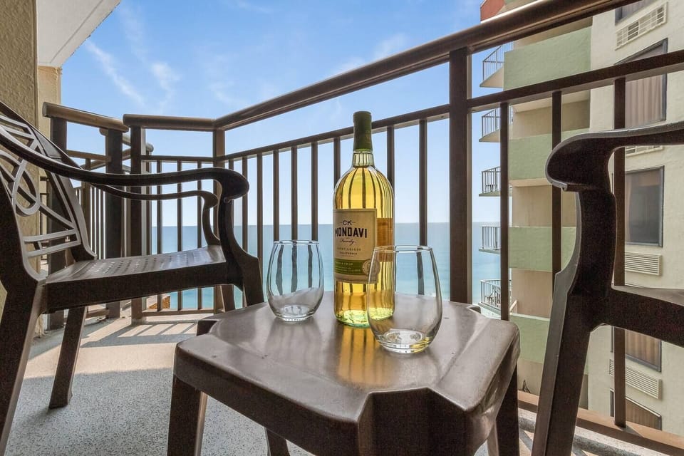 Sip, savor, and soak in the scenery!