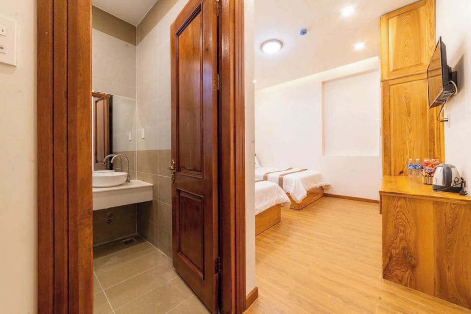 Superior Quadruple Room | Bathroom | Shower, rainfall showerhead, designer toiletries, hair dryer