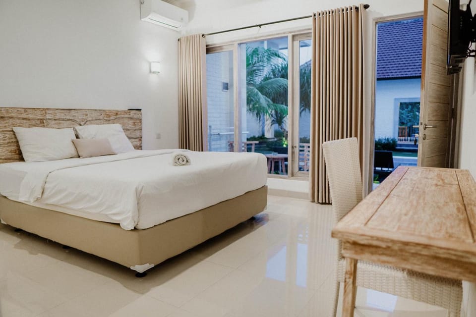 In-room safe, desk, soundproofing, free WiFi