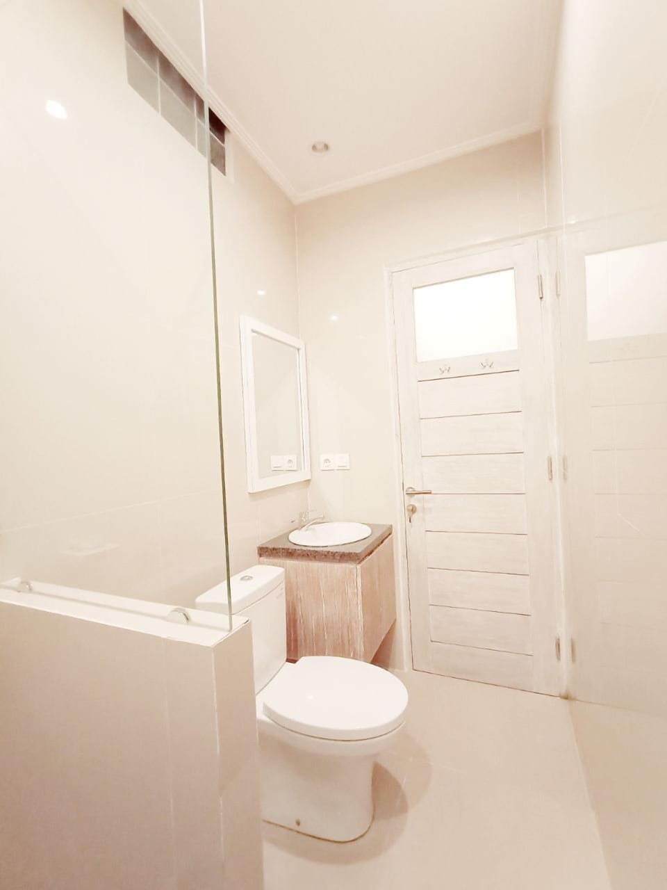 Deluxe Double or Twin Room | Bathroom | Shower, towels, soap