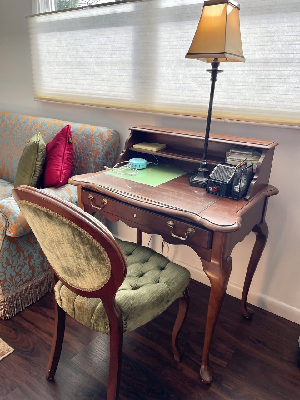 Work station with phone chargers and stationary items