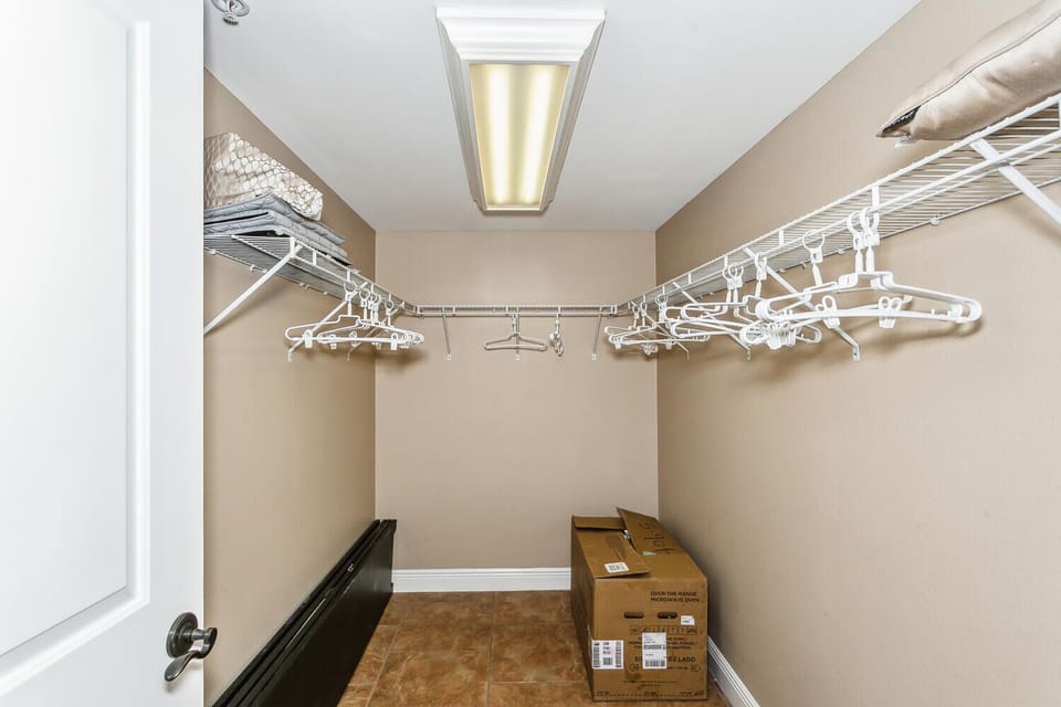 Master Closet 1.0