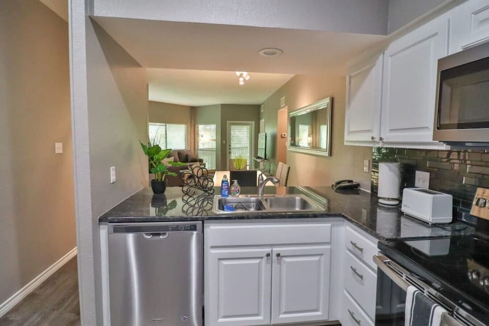 Full size kitchen