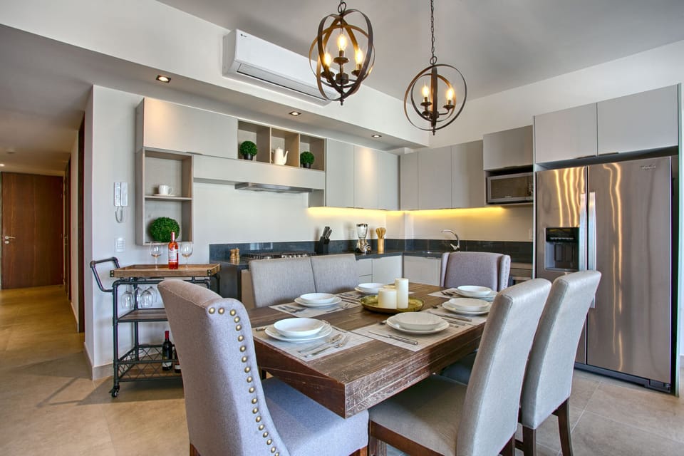 Dining area seating for 6