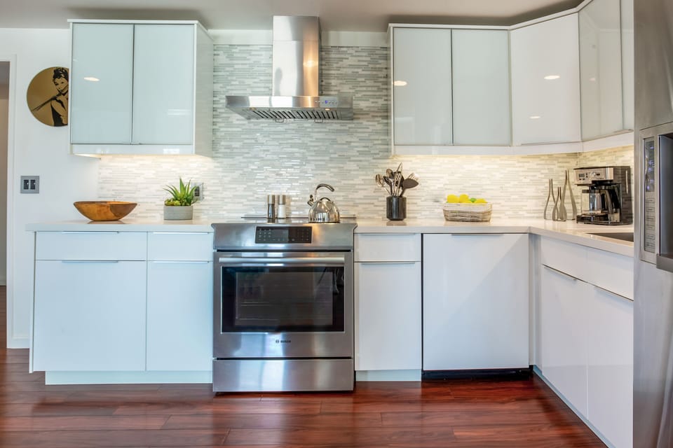 Full Kitchen & Smart Appliances 