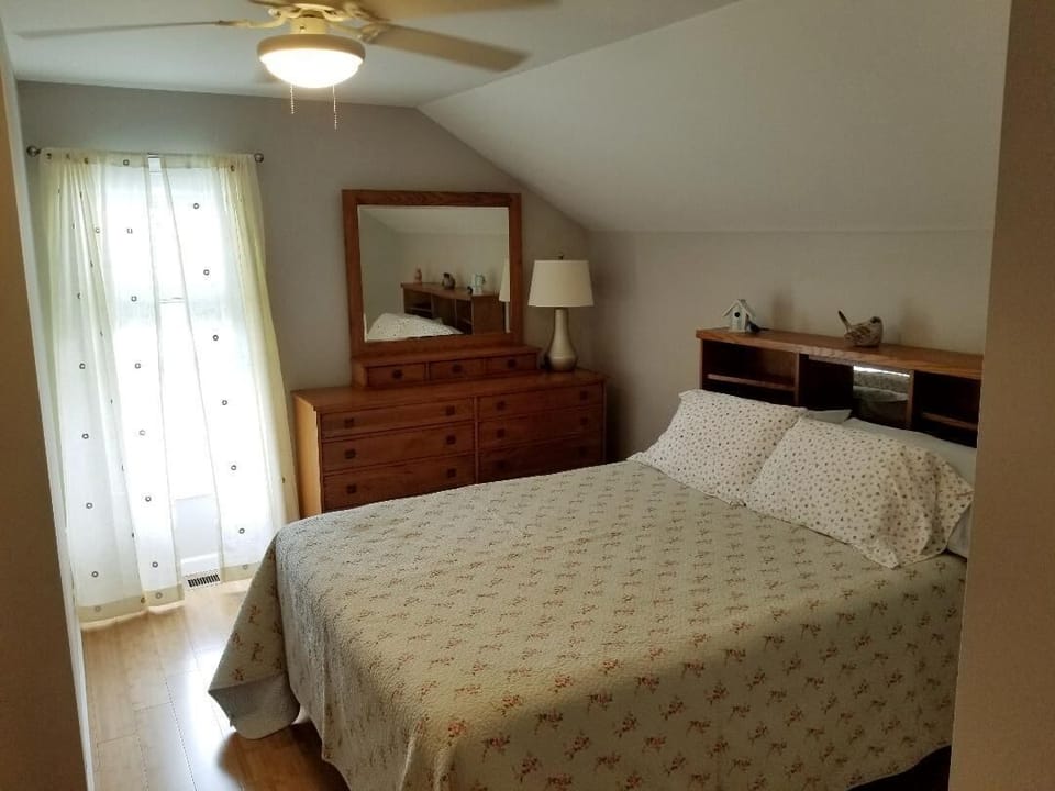 Queen bedroom.