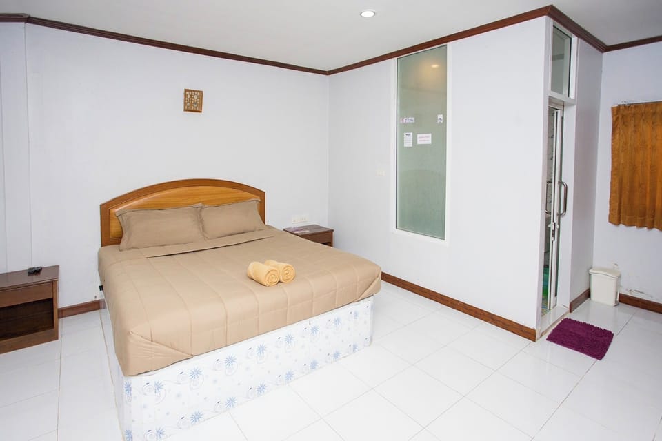 Superior Double Room | Desk, iron/ironing board, free WiFi, bed sheets