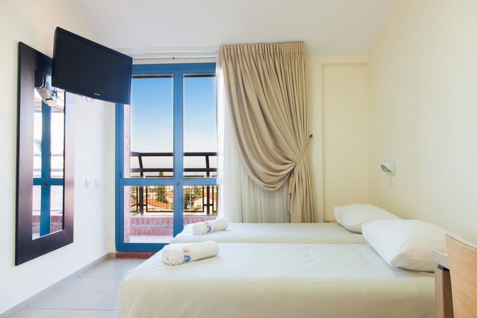 Standard Room | Premium bedding, minibar, blackout drapes, free WiFi