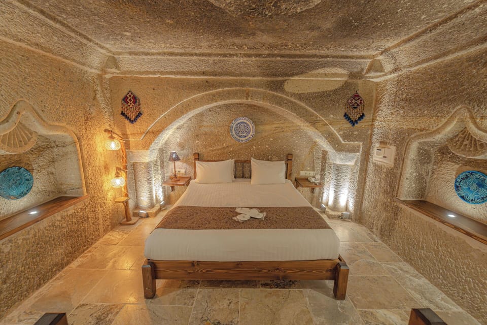 Superior Cave Room 101 | Minibar, in-room safe, soundproofing, iron/ironing board