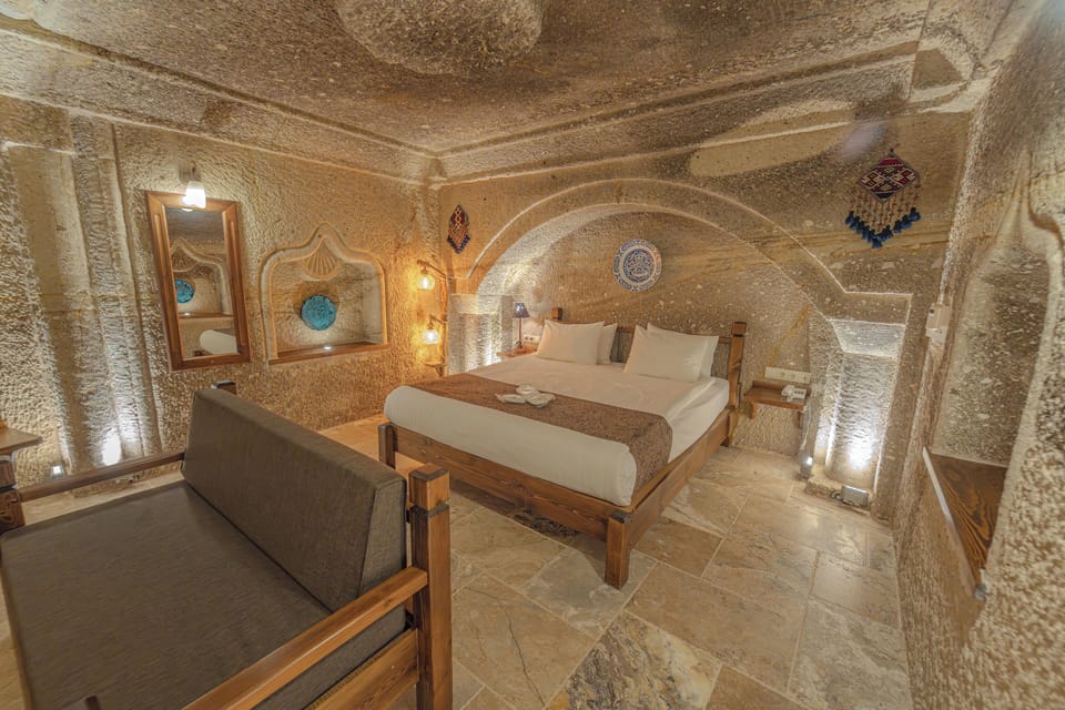 Superior Cave Room 101 | Minibar, in-room safe, soundproofing, iron/ironing board