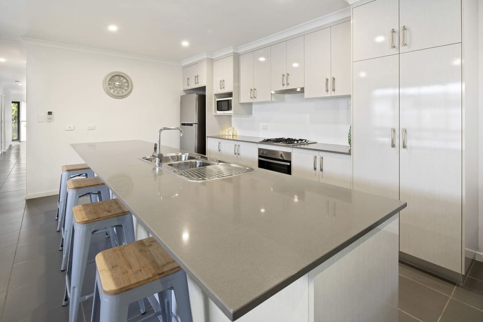 Family House | Private kitchen | Full-size fridge, microwave, oven, stovetop