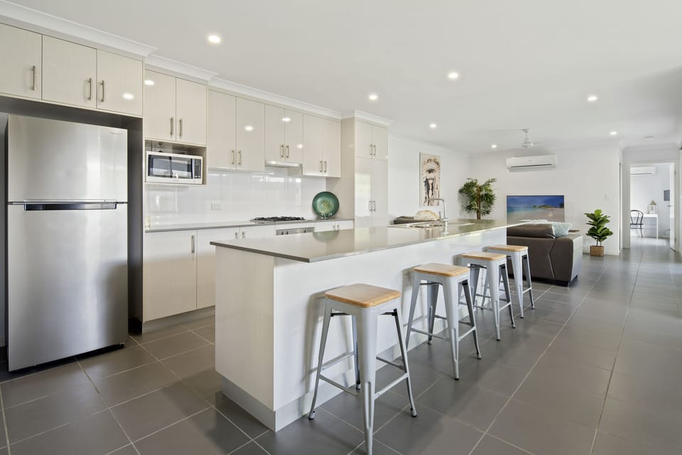 Family House | Private kitchen | Full-size fridge, microwave, oven, stovetop