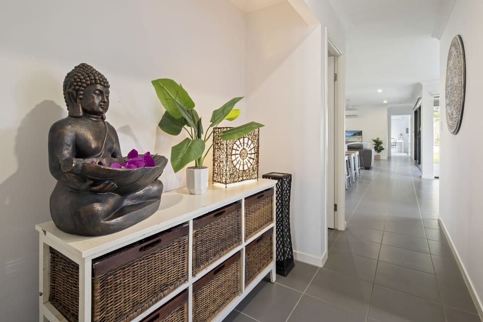 Family House | Interior entrance