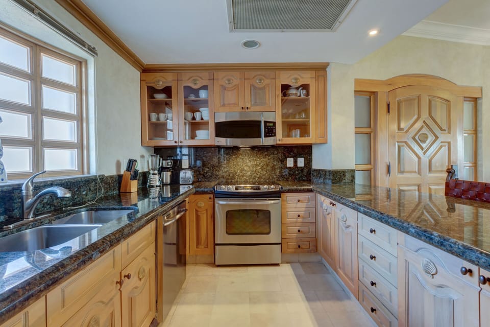 Spacious kitchen, easy to work in while your preparing the fish you caught to put on the grill.
