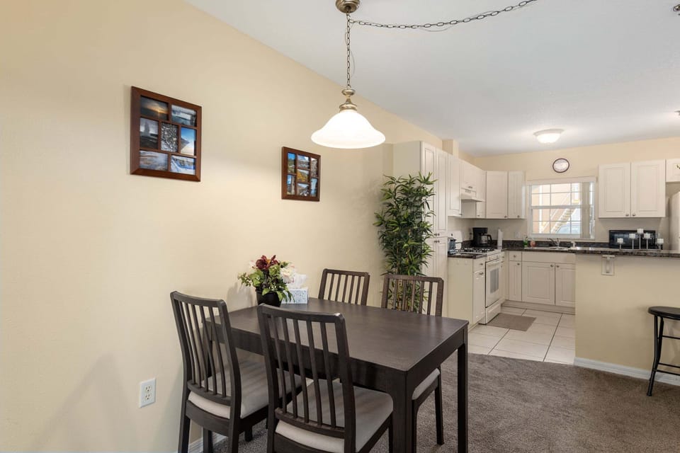 Apartment, 3 Bedrooms | Dining