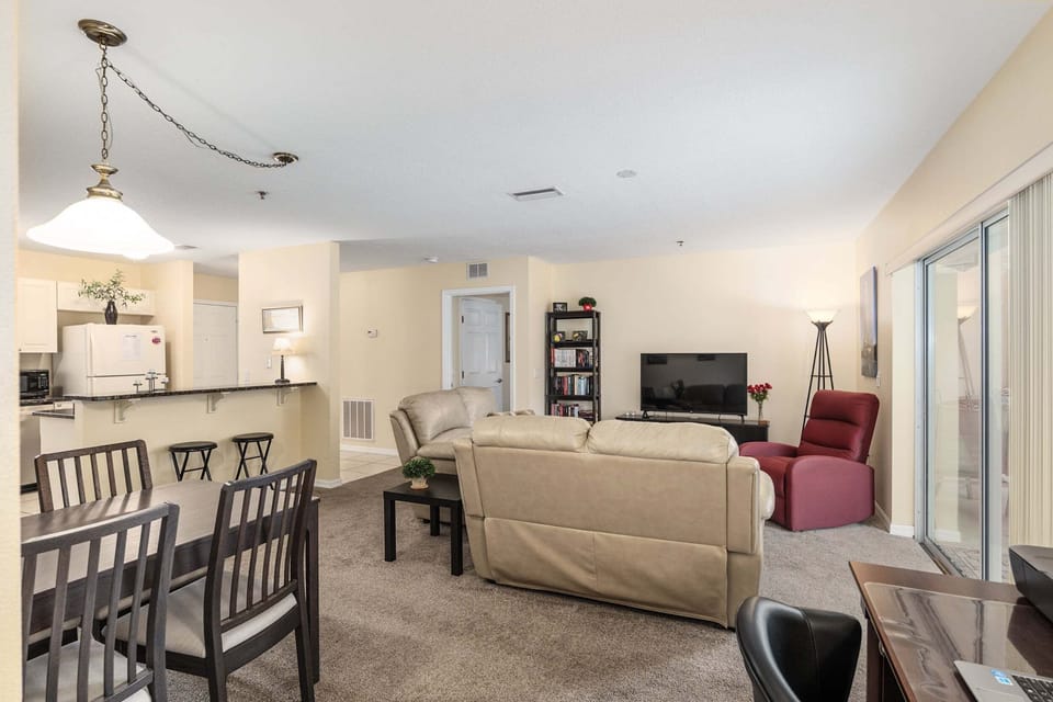 Apartment, 3 Bedrooms | Living area