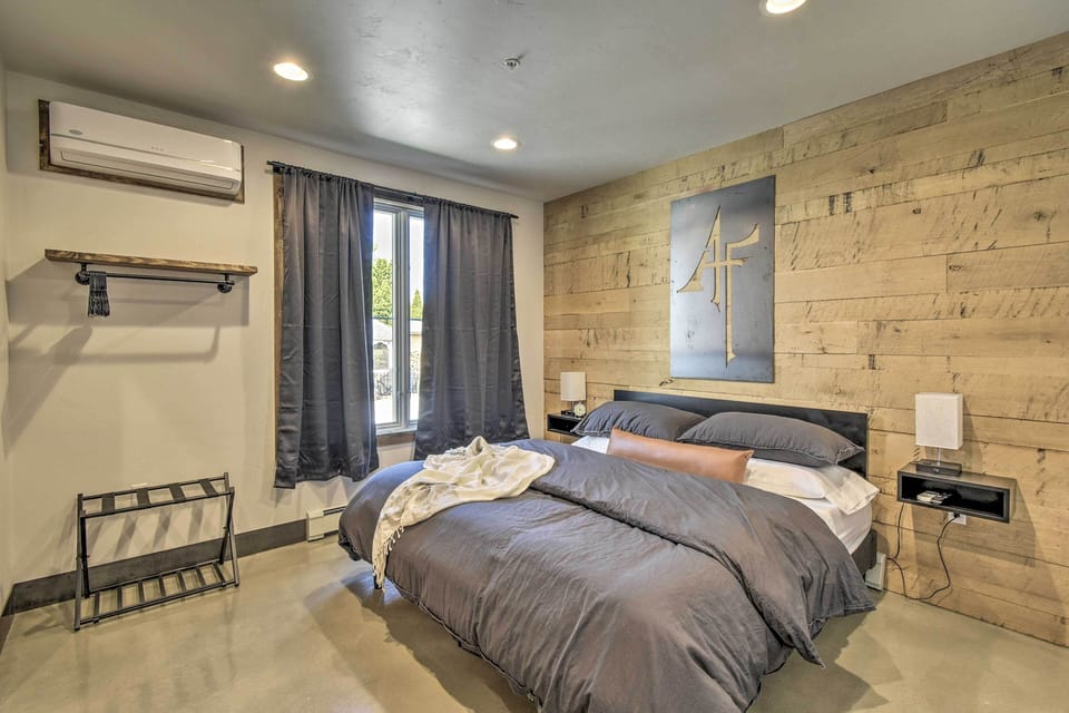 Bedroom 1 | King Bed | En-Suite Bathroom