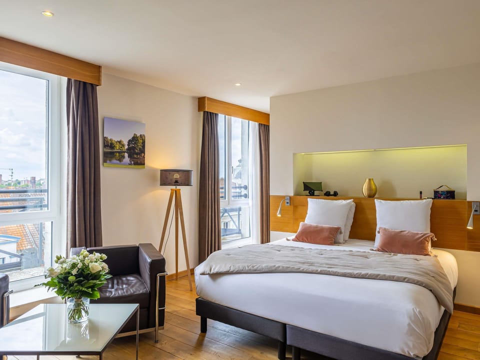 Superior Suite, 1 Double Bed with Sofa bed | Premium bedding, in-room safe, desk, blackout drapes
