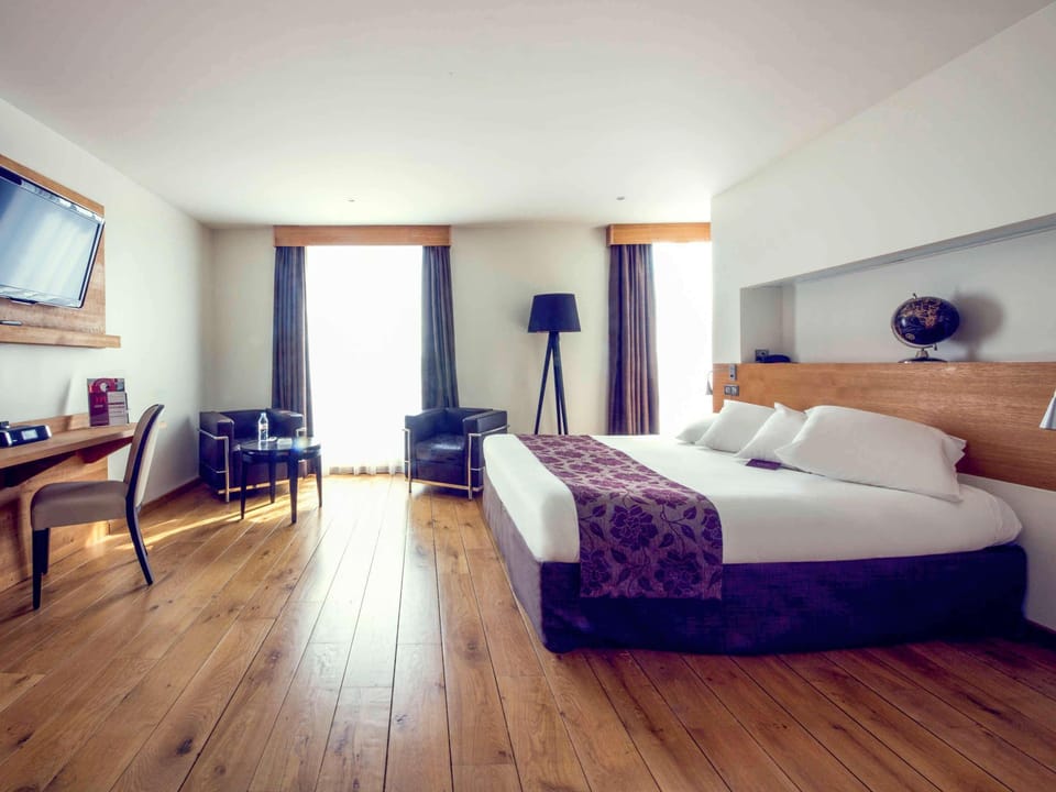 Superior Suite, 1 Double Bed with Sofa bed | Premium bedding, in-room safe, desk, blackout drapes