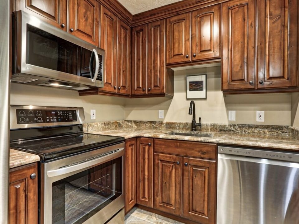 Additional view of kitchen.