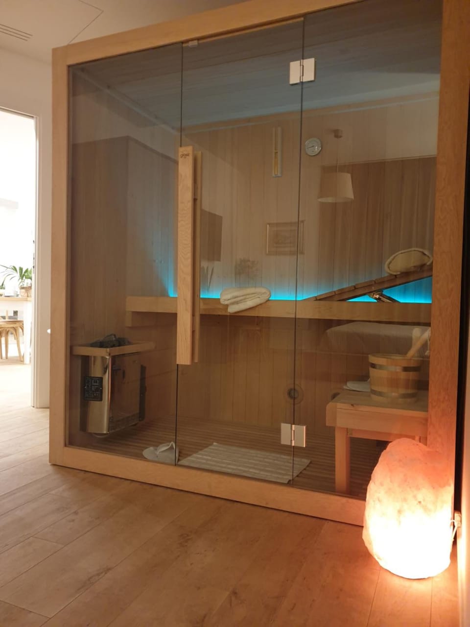 Hair dryer, slippers, bidet, towels